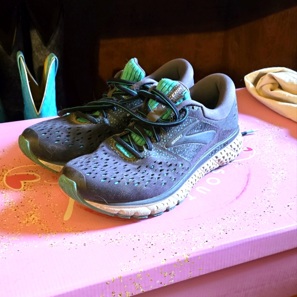 Brooks gray and turquoise shoes